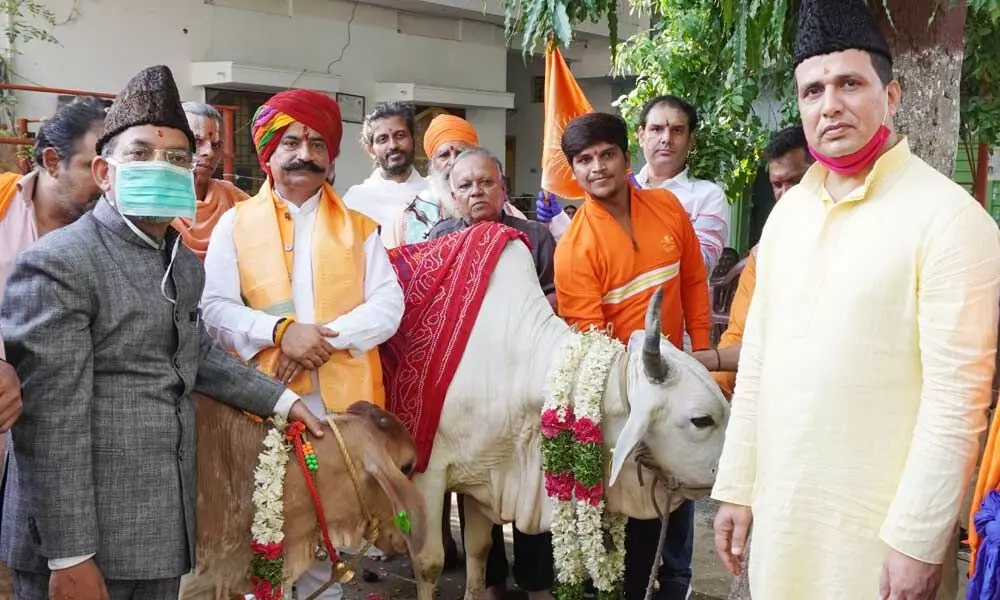 Muslims donate cow, calf & bull to Gaushala