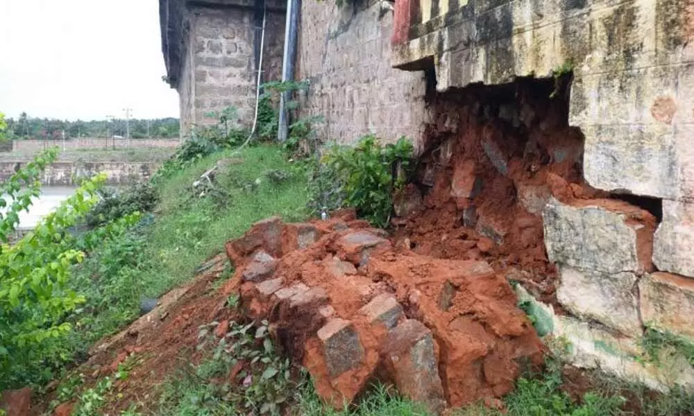 Mandya: MP Sumalatha sends red warning as KRS dam stairway wall collapses