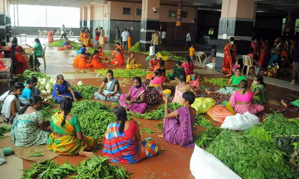 Durga Temple staff making arrangements for Shakambari Festival in Vijayawada on Wednesday