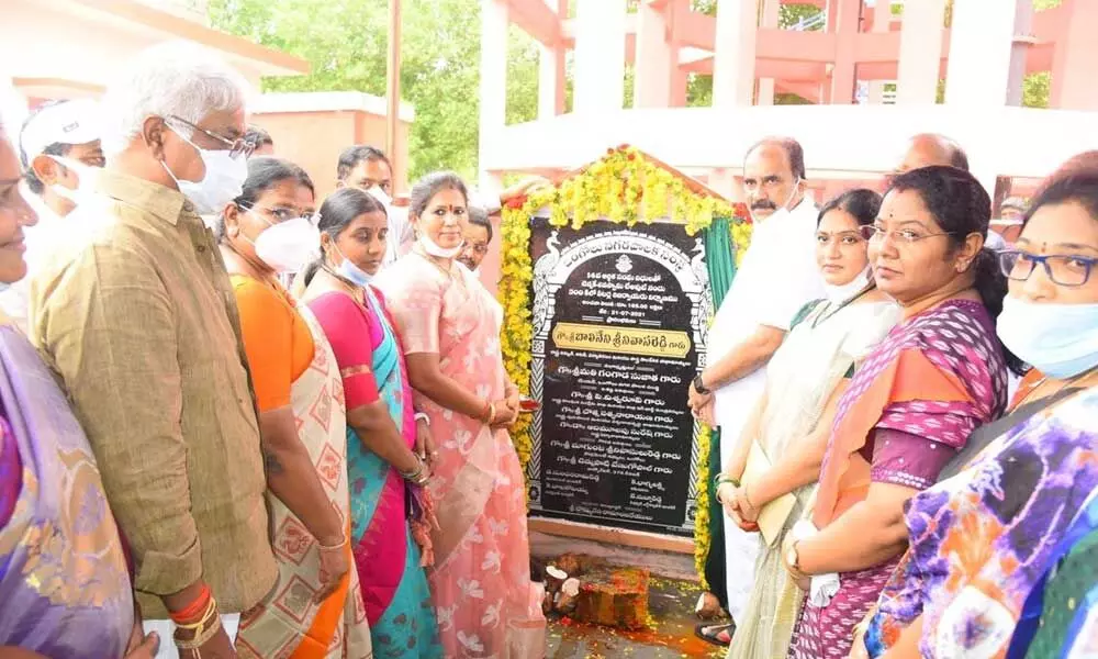 Minister Balineni Srinivasa Reddy inaugurating water tank at Chennakesava Swamy Layout in Ongole on Wednesday