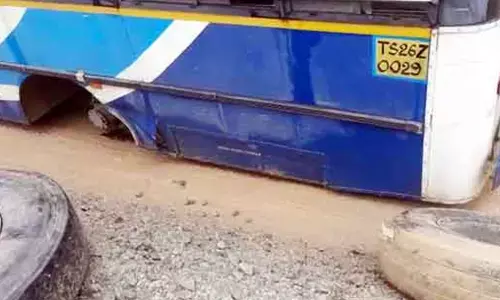 RTC bus rear wheel comes off while on run in Yadadri Bhuvanagiri, no casualties reported