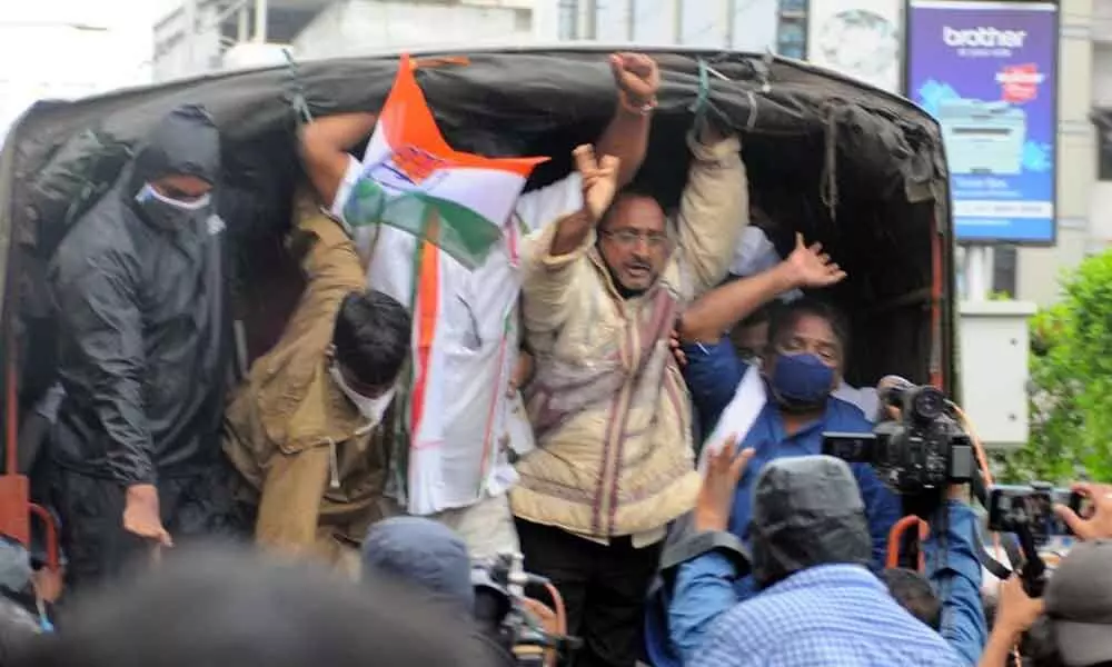 APCC president   Dr S Sailajanath and other leaders being arrested while taking out  a protest rally from Andhra Ratna Bhavan to Raj bhavan against snooping by the Centre, in Vijayawada on Thursday  (Photo:    Ch Venkata  Mastan )