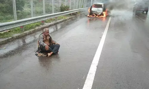 Car catches fire on ORR; driver severely burnt