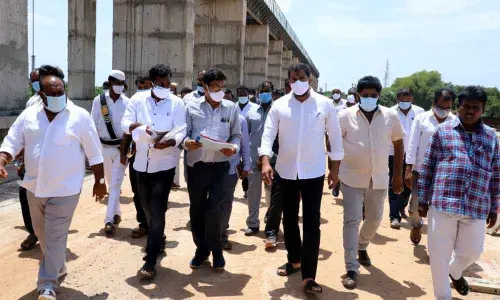 Minister for water resources Dr P Anil Kumar Yadav vists Penna Barrage on Friday