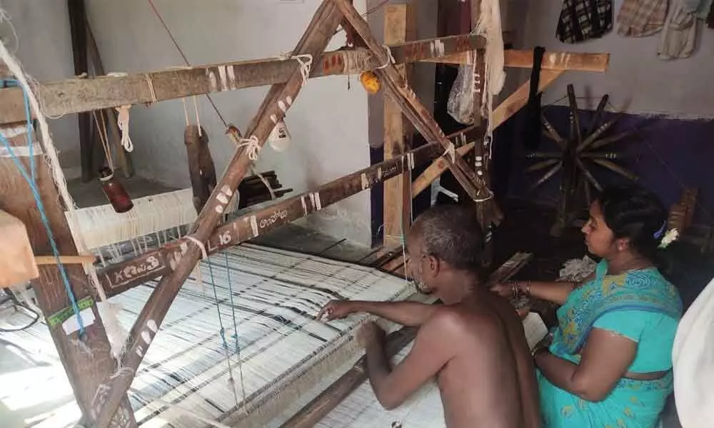 Weavers are weaving cloths at Ponduru