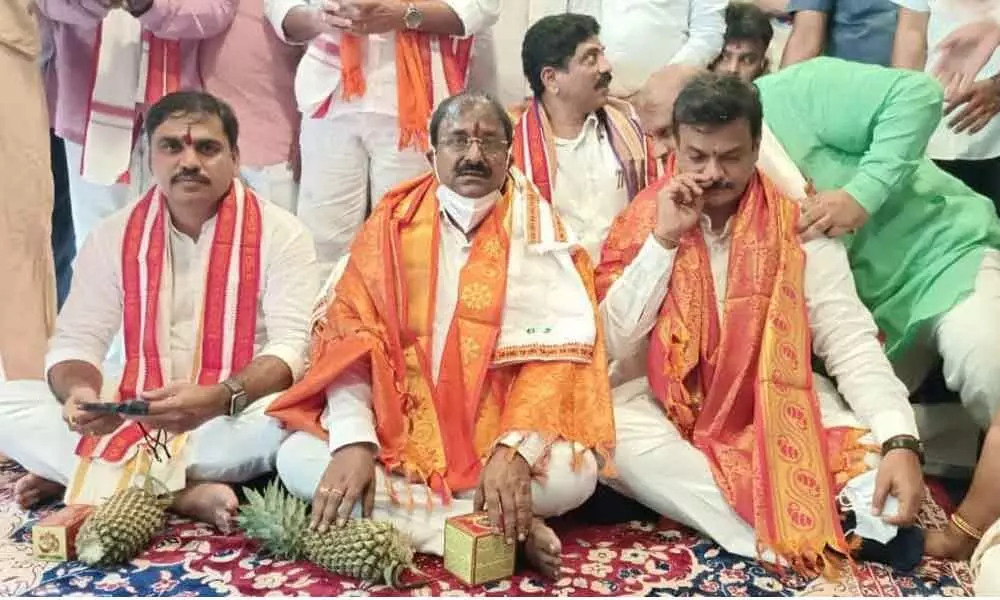 BJP State president Somu Veerraju and other party leaders performing pujas at Kanakadurga temple in Vijayawada  on Saturday