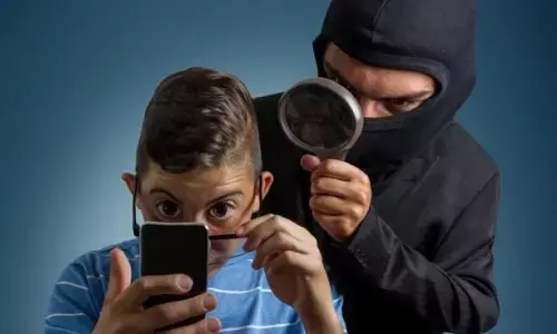 Govt must come clean on snoopgate charges