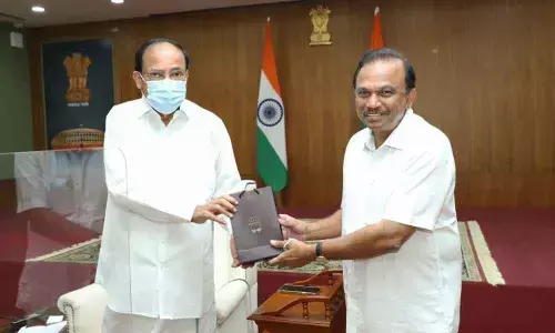 Ongole MP Magunta Srinivasulu Reddy meets Vice-President M Venkaiah Naidu in New Delhi on Saturday