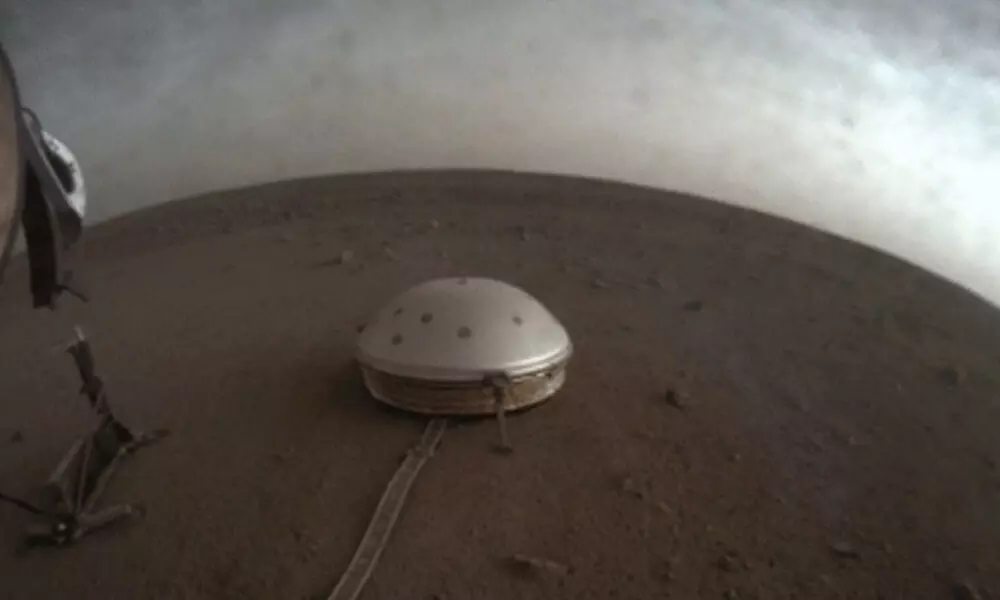 NASA lander reveals Mars deep interiors for 1st time