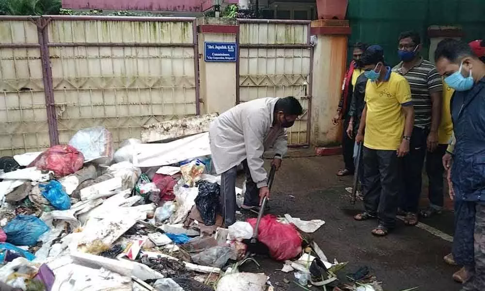 Belagavi: MLA Abhay Patil dumps garbage at civic chiefs house to protest unsanitary conditions