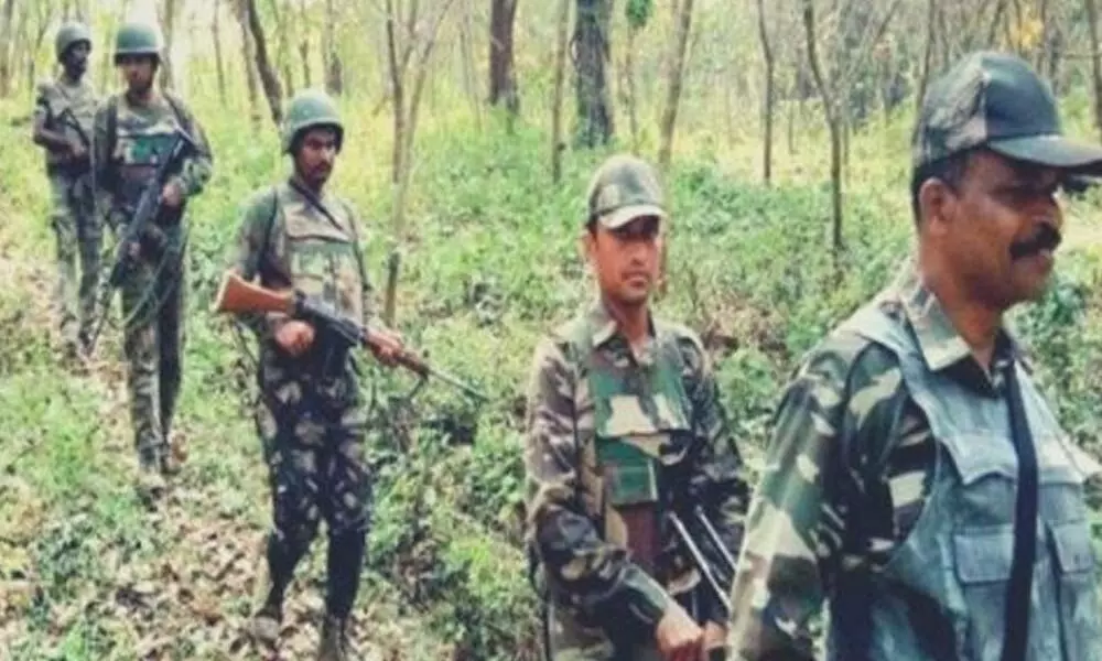 Cops urge tribals to keep off Maoists