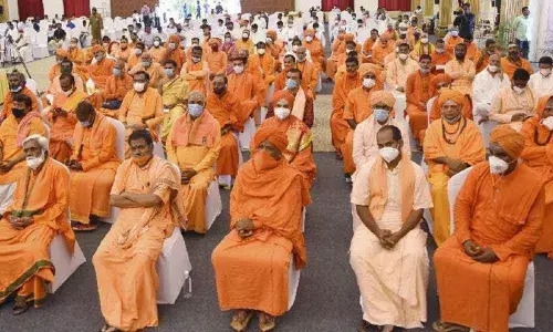 Bengaluru: Mega pontiffs convention extends full support to BS Yeddyurappa