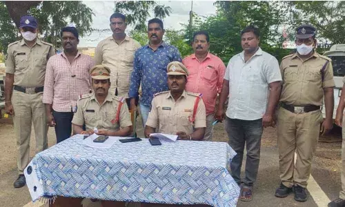 Red sanders smuggler arrested; logs worth Rs 20 lakh recovered in Prakasam