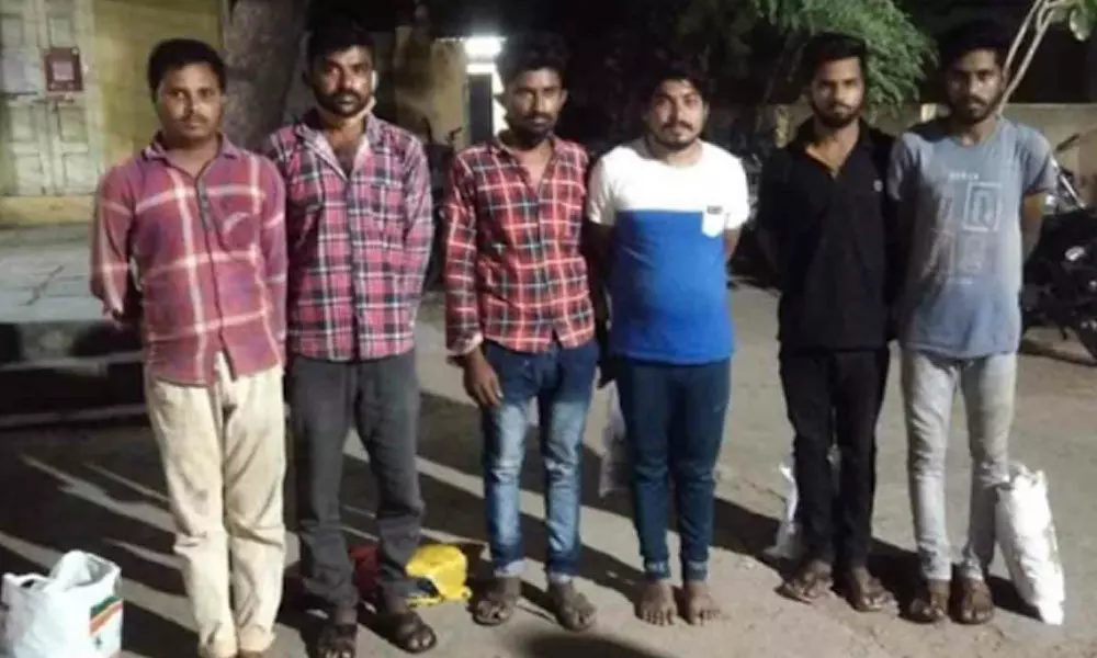 Ganja smuggling gang held in Nalgonda