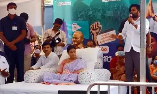 YS Sharmila holds protest in Nalgonda demanding jobs for unemployed youth