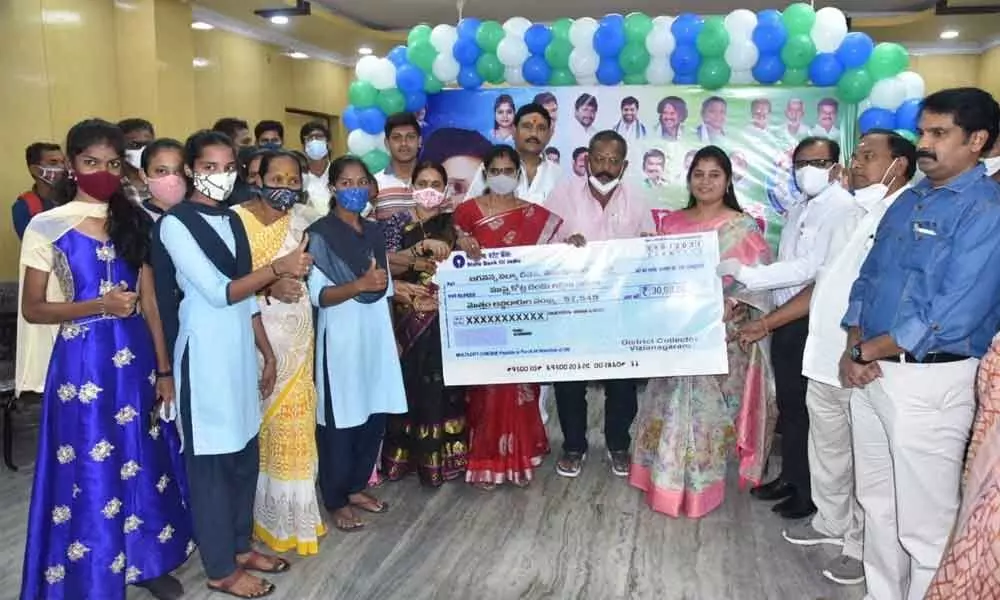 Deputy Chief Minister P Pushpasreevani, In-charge Collector GC Kishore disbursing the Vidya kanuka to beneficiaries in Vizianagaram on Thursday