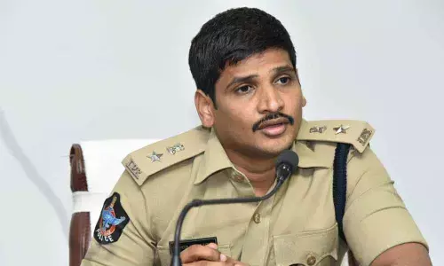 Superintendent of Police Ch Sudheer Kumar Reddy addressing media conference at Ved Vyas Auditorium in Kurnool on Thursday.