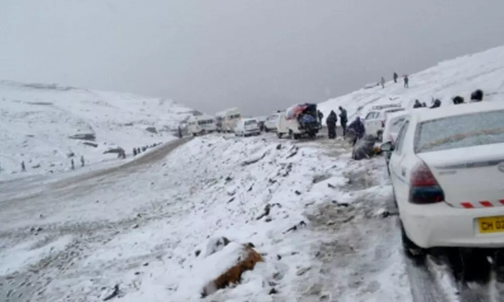 Srinagar-Leh highway blocked in Jammu and Kashmir