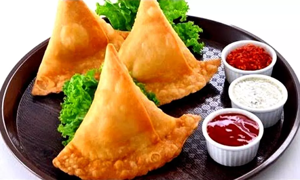 Serve Samosa with different kinds of chutneys or sauce.