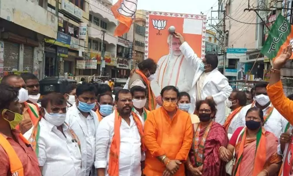 BJP leaders performing palabhishekam to the portrait of Prime Minister Narendra Modi in Guntur city on Friday