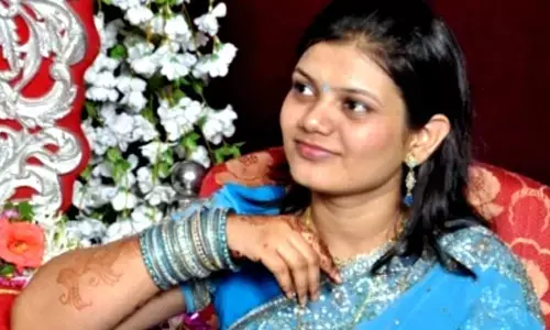 Debit-hit Axis Bank Manager loots ICICI Bank, kills woman officer