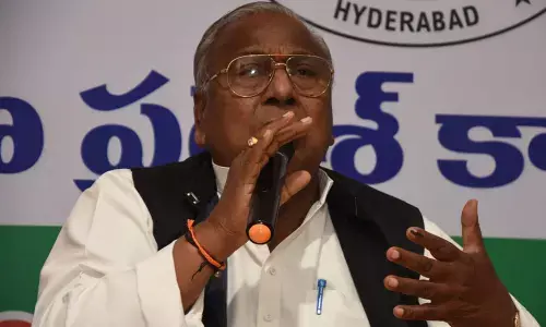 Veteran Congress leader V Hanumantha Rao
