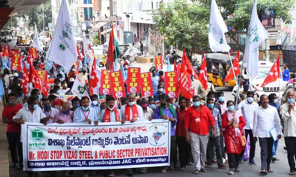 JAC members conducting a rally against the privatisation of VSP in Visakhapatnam on Sunday