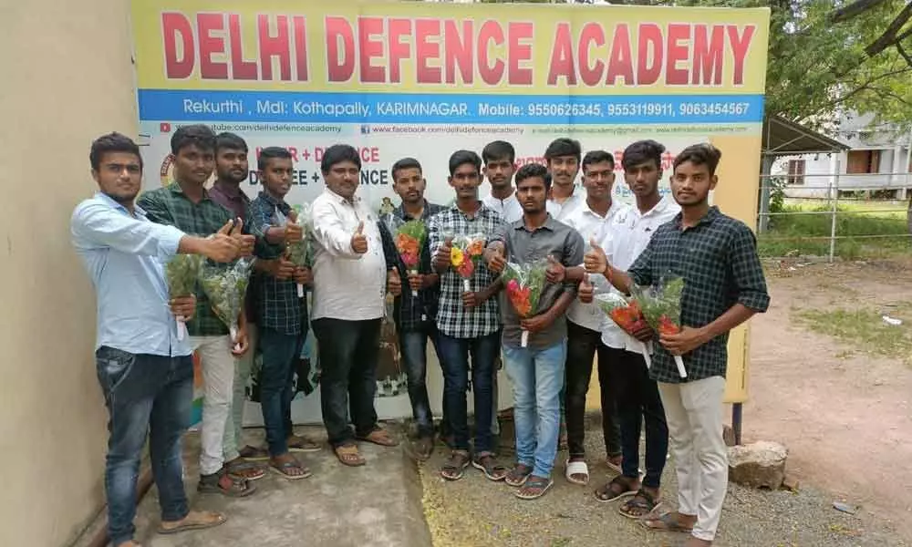 Students selected for Indian Navy along with Delhi Defence Academy Chairman Satish Reddy in Karimnagar