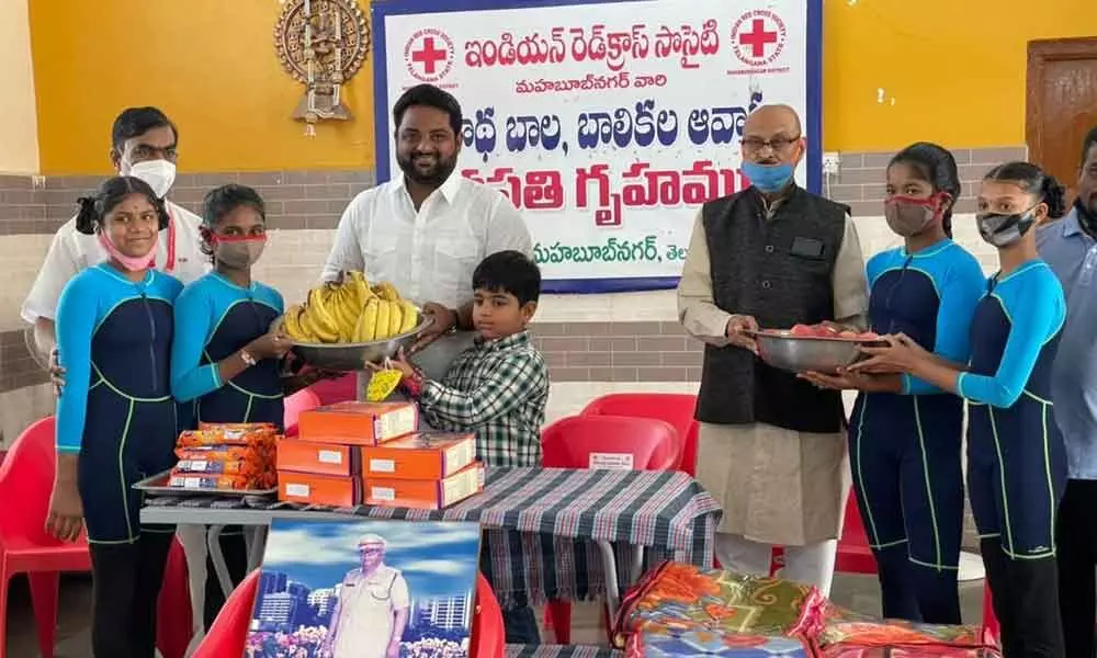 Ex MP Jithender Reddy’s son and BJP Youth leader AP Mithun Reddy distributing fruits and blankets to Red Cross Orphan Centre students in Mahbubnagar on Monday