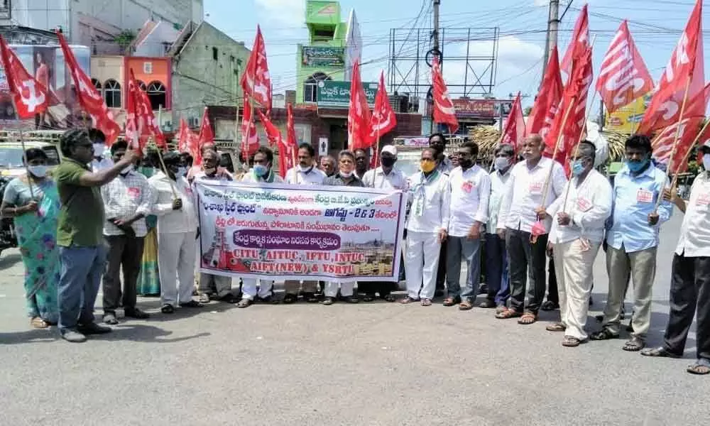 Trade unions protesting against privatisation of Vizag Steel Plant in Ongole on Monday