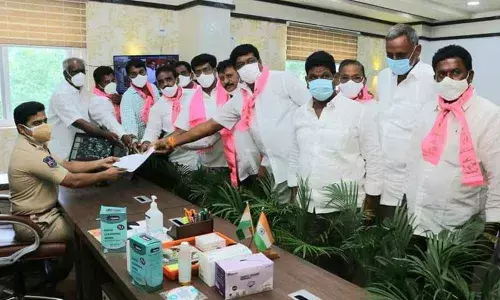 Former Minister Tummmla Nageshwar Rao’s followers of the TRS submitting a complaint to Commissioner of Police Vishnu  S Warrier at his office in Khammam on Monday