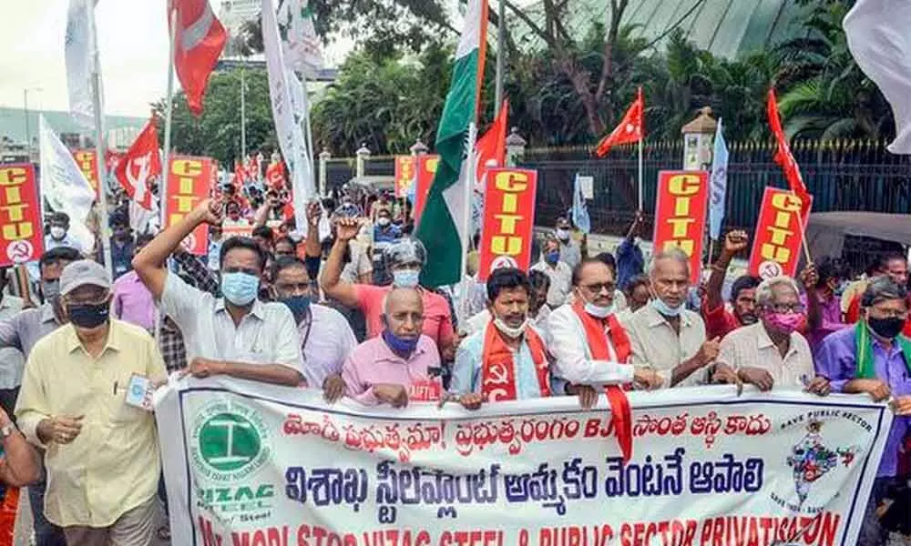 Visakhapatnam steel plant employees protest at AP Bhavan ( File Pic)