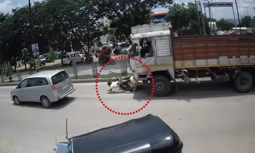 road mishap took place when victim tried to overtake lorry