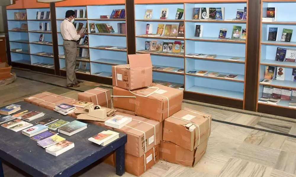 Kannada Book Authority fails to keep 50% discount offer on Kannada books