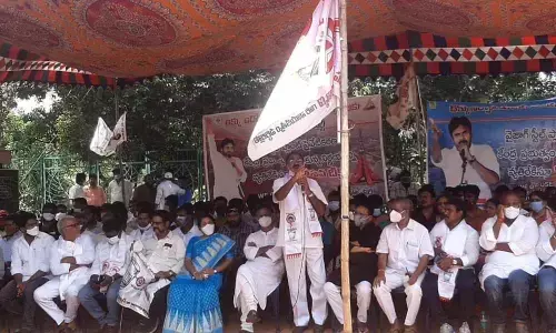 JSP members staging a protest against privatisation of VSP near GVMC Gandhi statue in Visakhapatnam on Tuesday