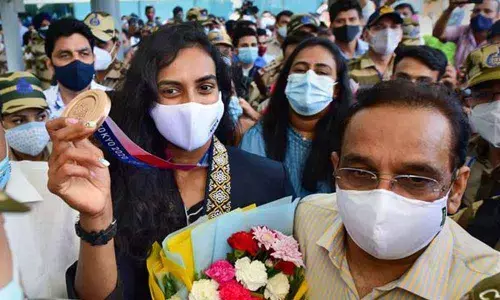 Sindhu returns to warm reception