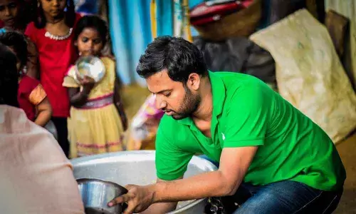 NGO Robin Hood Army Volunteer