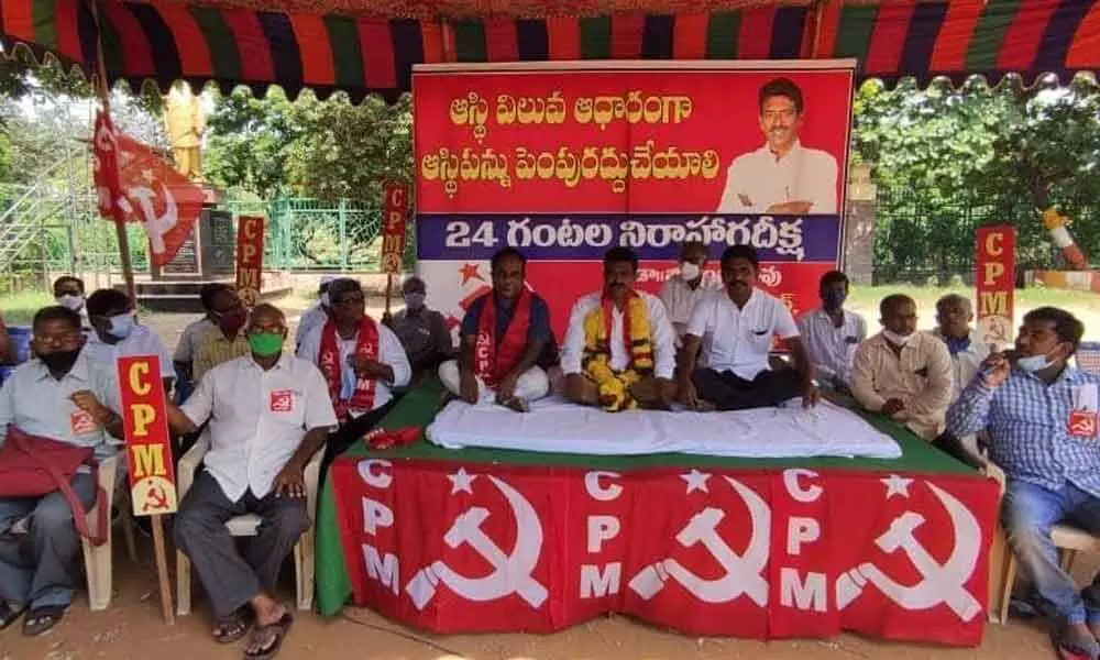 78th ward CPI corporator B Gangarao taking part in a 24-hour-long hunger strike in Visakhapatnam on Wednesday