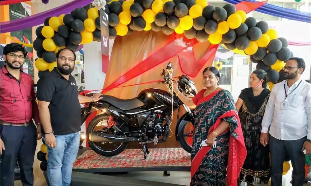 Prakasam DTC Krishnaveni launching Hero Glamour Xtec motorbike in Ongole on Wednesday