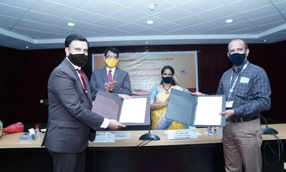 MoU documents being exchanged in the presence of Suvarna Chandrappagari, Chief Executive, NFDB, CHSS Mallikarjuna Rao,  MD and CEO, PNB in Hyderabad on Thursday.