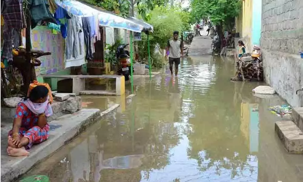 Krishna floodwater inundates hundreds of houses