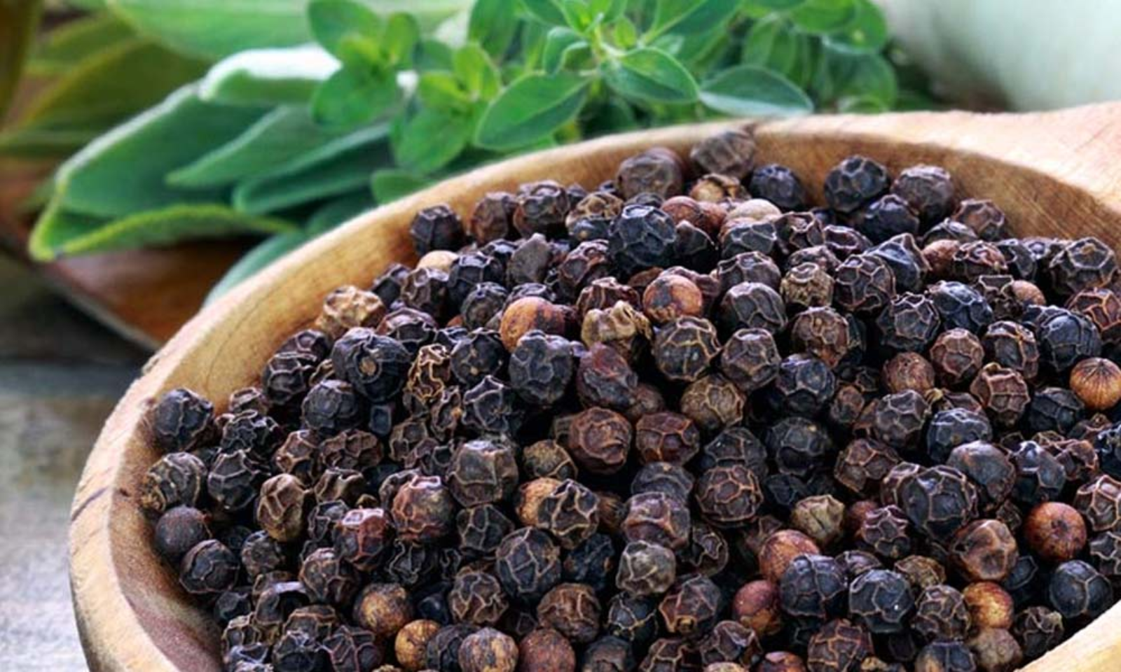 10 Amazing Benefits of Black Pepper