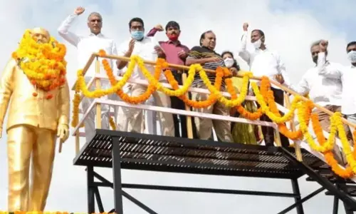 Harish Rao offered garland to Jayashankar statue in Siddipet