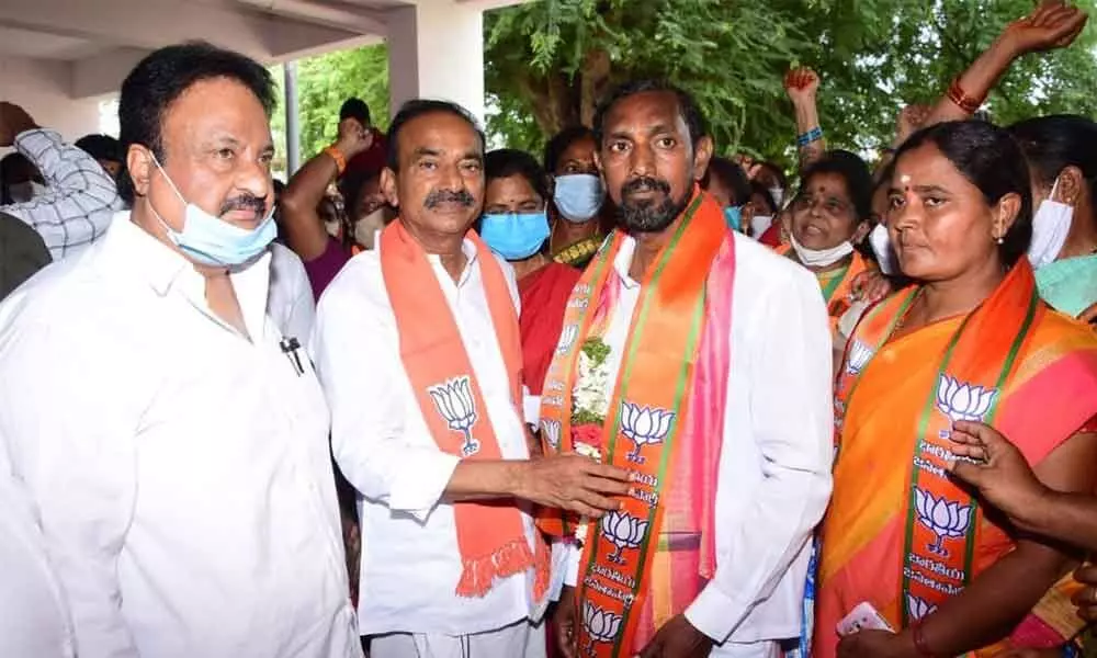 Eatala welcoming the newly joined members in the party at his residence in Jammikunta in Karimnagar district on Saturday