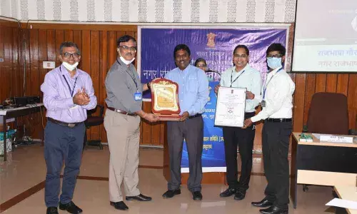 Chairman, TOLIC (PSU), DK Mohanty, presenting Rajbhasha Gaurav Samman to HPCL- Visakh Refinery  team  in Visakhapatnam