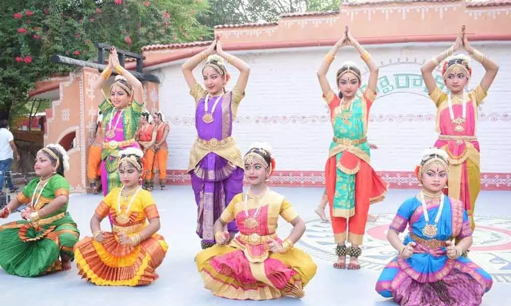 Guru Vandana Bharatanatyam performed at Shilparamam