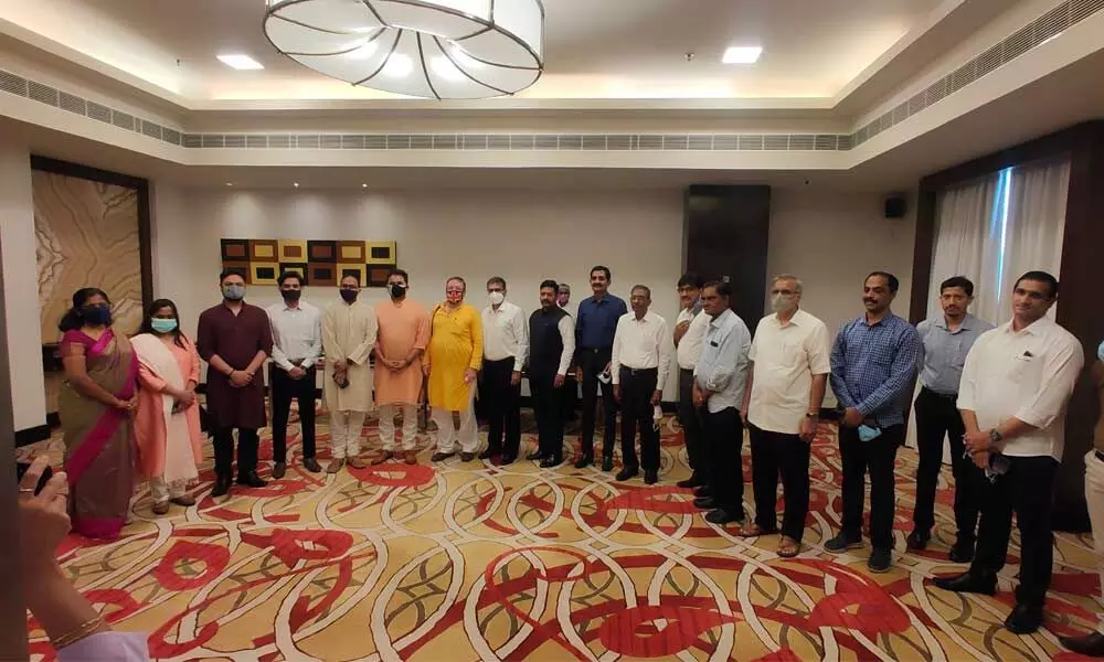 British Deputy High Commissioner Andrew Fleming meeting office-bearers of AP Chambers