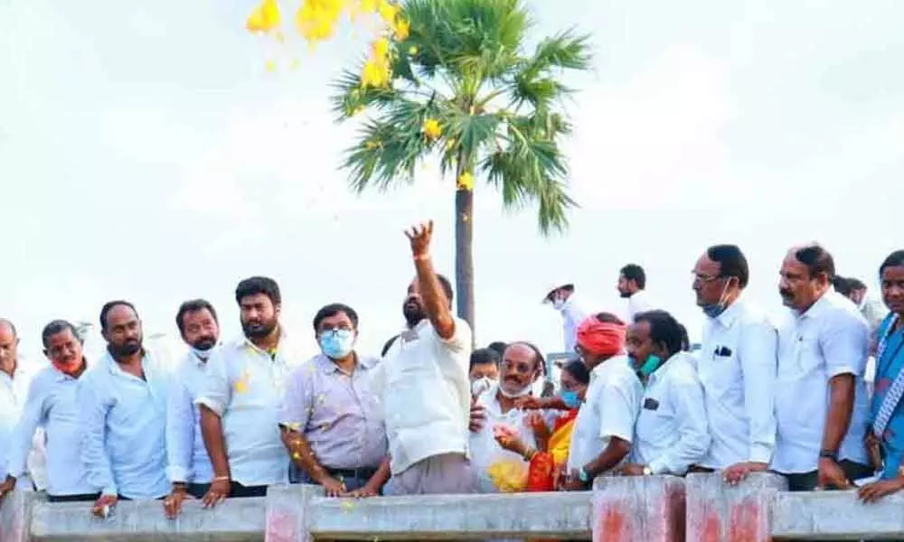 MLA Kancharla Bhupal Reddy performing puja before releasing water to SLBC 39 and 40 distributary canals from Pangal Reservoir on Tuesday