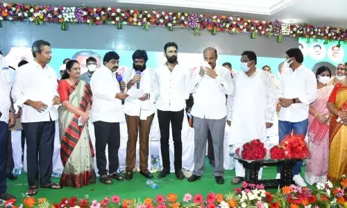 Minister Perni Nani administering oath of office to Tummala Chandrasekhar Rao as Chairman of Kamma Welfare and Development Corporation in Vijayawada on Wednesday