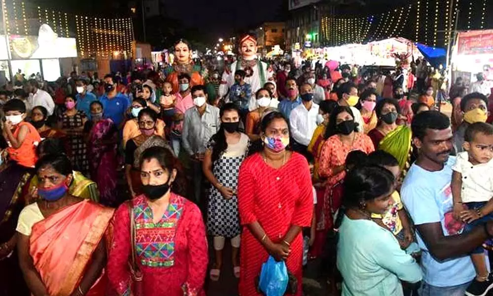 Devotees at the annual car festival of Mangaladevi temple in Mangaluru (Photo/H.S. MANJUNATH)